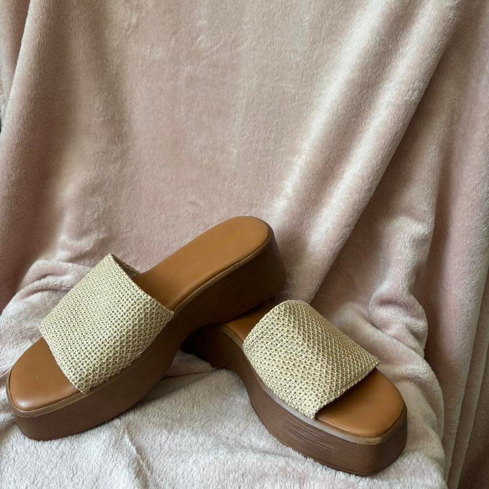 New without box Bamboo platform sandals SZ 8.5